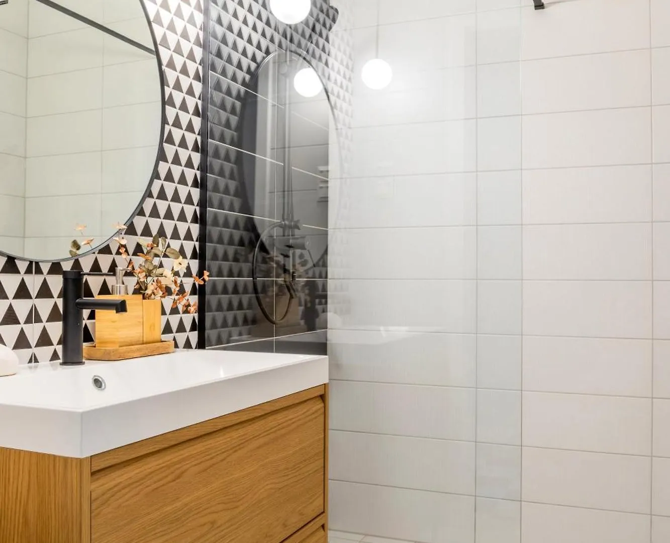 Black And White Suites - Find Your Rhythm Budapest Hungary