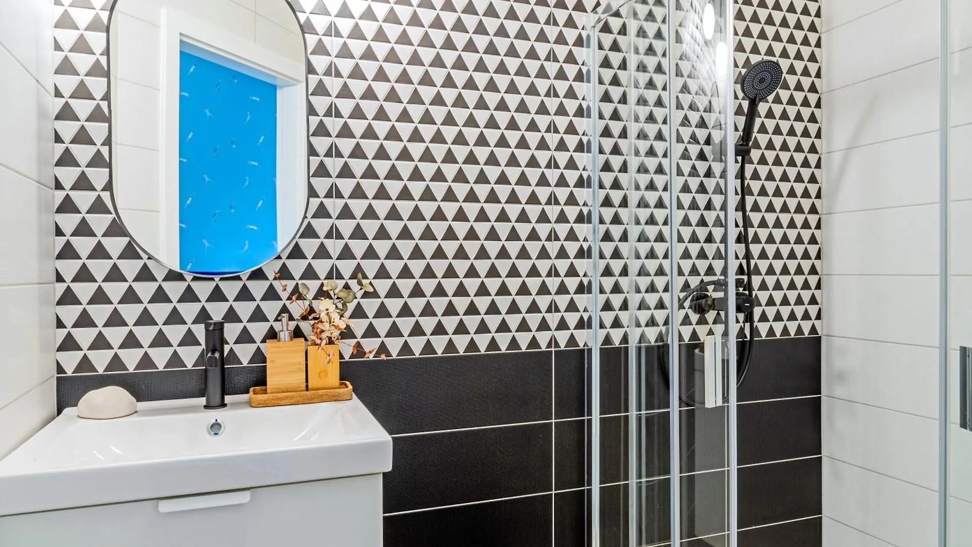 Apartment Black And White Suites - Find Your Rhythm Budapest