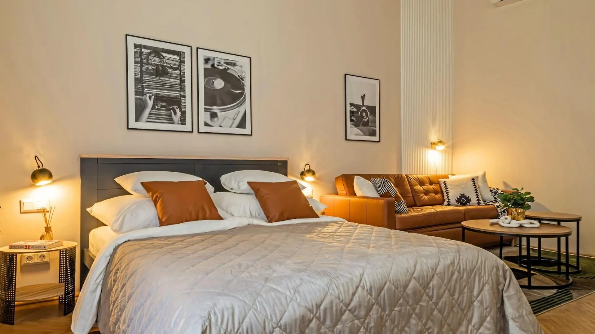 Black And White Suites - Find Your Rhythm Budapest